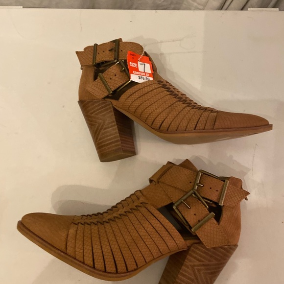 Giani Bini tan suede ankle booties with zip up heels various sizes all NWT - Picture 5 of 8